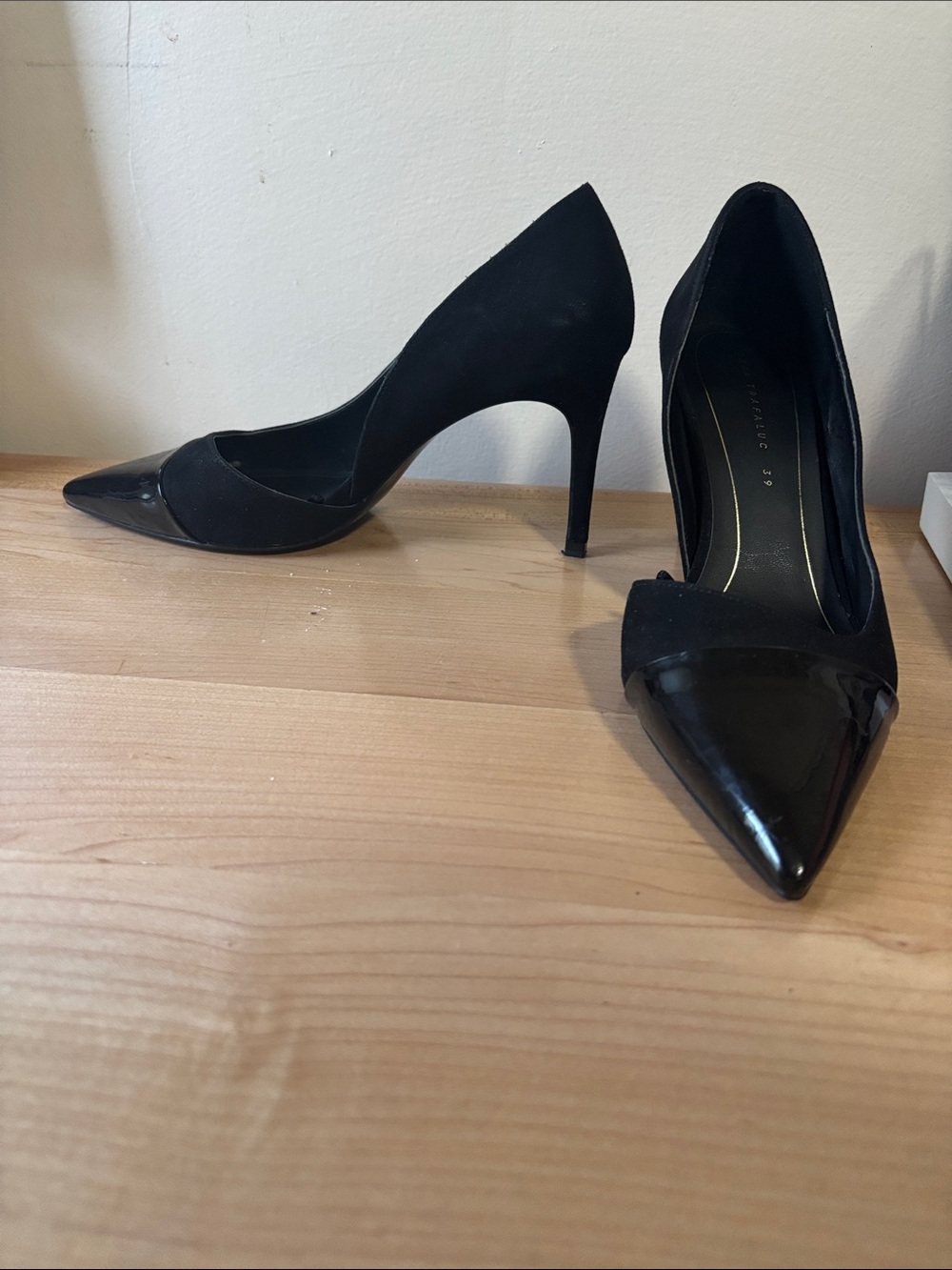 Zara Trafaluc Black Pointed Patent Cap High Heels size Eu 39 US 8.5
